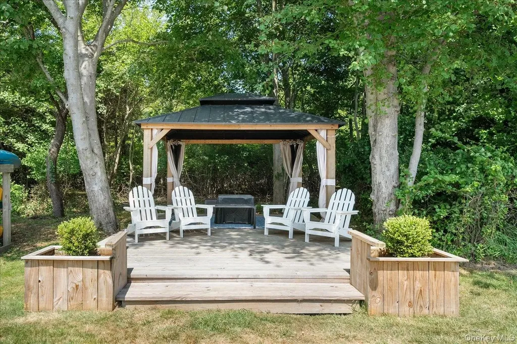 161 Boathouse Lane Bay Shore NY 11706