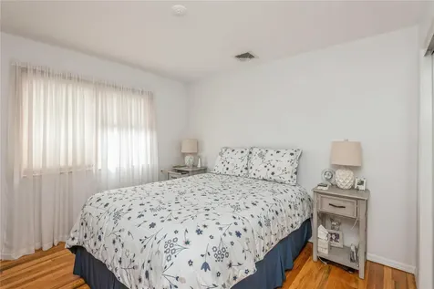 347 Bayville Avenue Bayville NY 11709