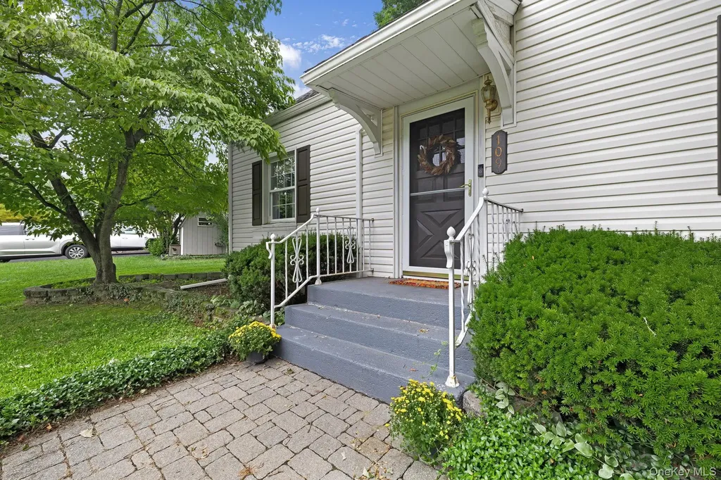 109 Pine Drive New Windsor NY 12553