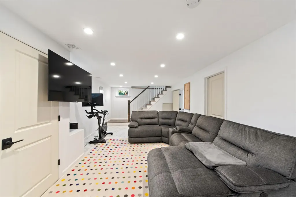 176 Davis Avenue White Plains NY 10605