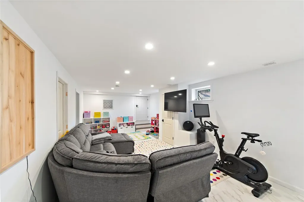 176 Davis Avenue White Plains NY 10605
