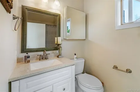 49 Gilberts Path Amagansett NY 11930