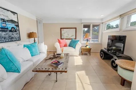 49 Gilberts Path Amagansett NY 11930