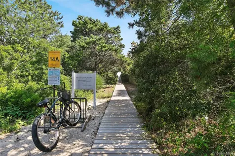 49 Gilberts Path Amagansett NY 11930