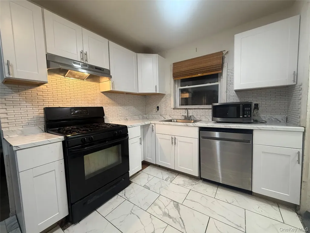 27 E Hamilton Avenue Massapequa NY 11758