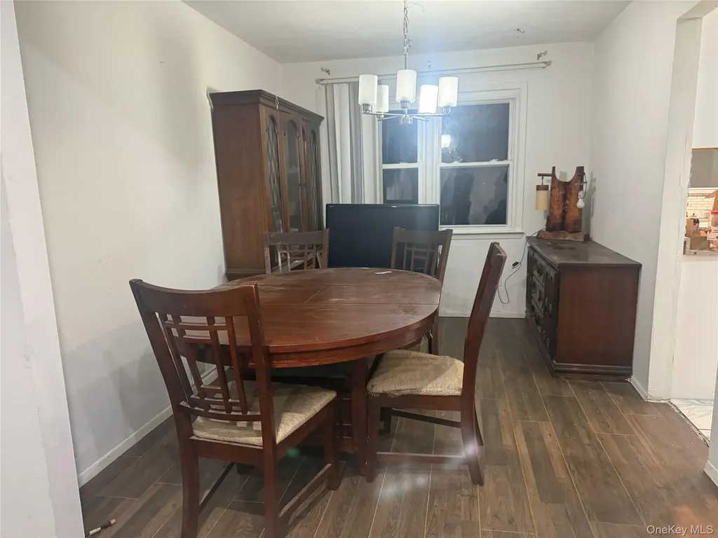 27 E Hamilton Avenue Massapequa NY 11758
