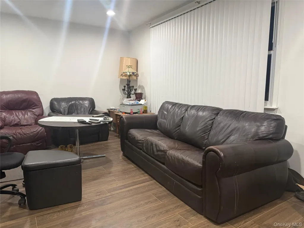 27 E Hamilton Avenue Massapequa NY 11758