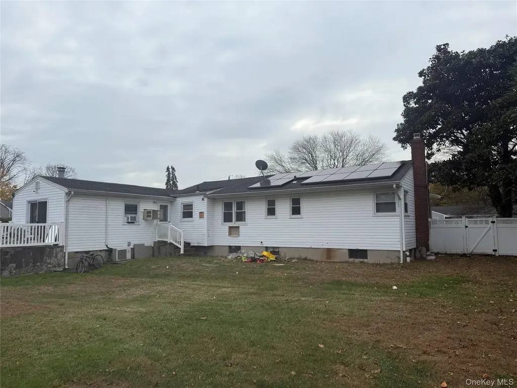 27 E Hamilton Avenue Massapequa NY 11758