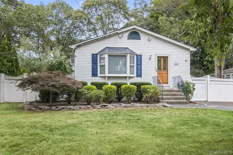 21 Fox Lane Shoreham NY 11786