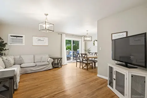 21 Fox Lane Shoreham NY 11786
