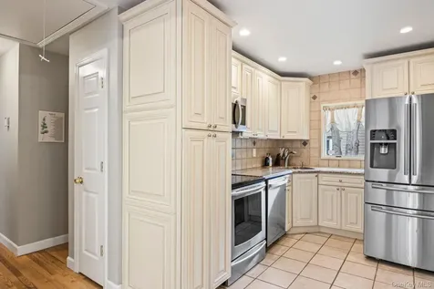 21 Fox Lane Shoreham NY 11786