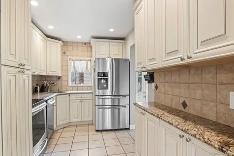 21 Fox Lane Shoreham NY 11786