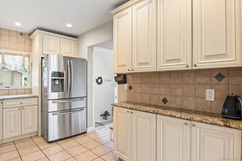 21 Fox Lane Shoreham NY 11786