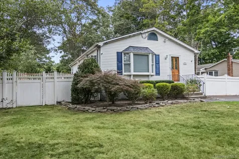 21 Fox Lane Shoreham NY 11786