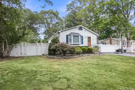 21 Fox Lane Shoreham NY 11786