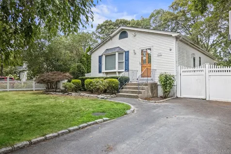 21 Fox Lane Shoreham NY 11786