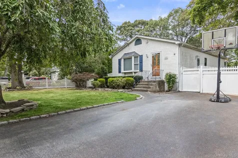 21 Fox Lane Shoreham NY 11786