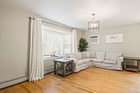 21 Fox Lane Shoreham NY 11786