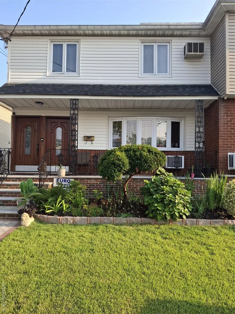 25946 149th Road Rosedale NY 11422