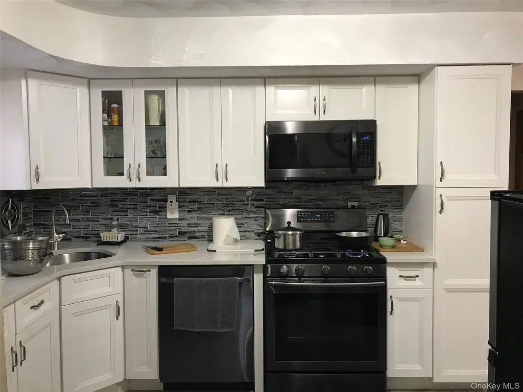 25946 149th Road Rosedale NY 11422
