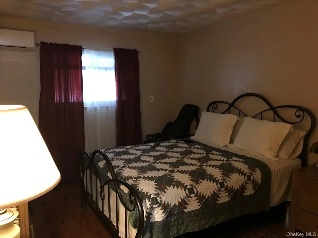 25946 149th Road Rosedale NY 11422