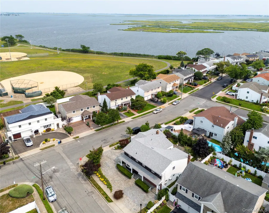 3843 Sally Lane Oceanside NY 11572