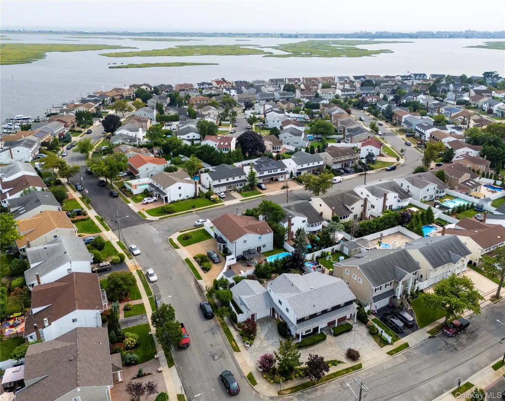 3843 Sally Lane Oceanside NY 11572
