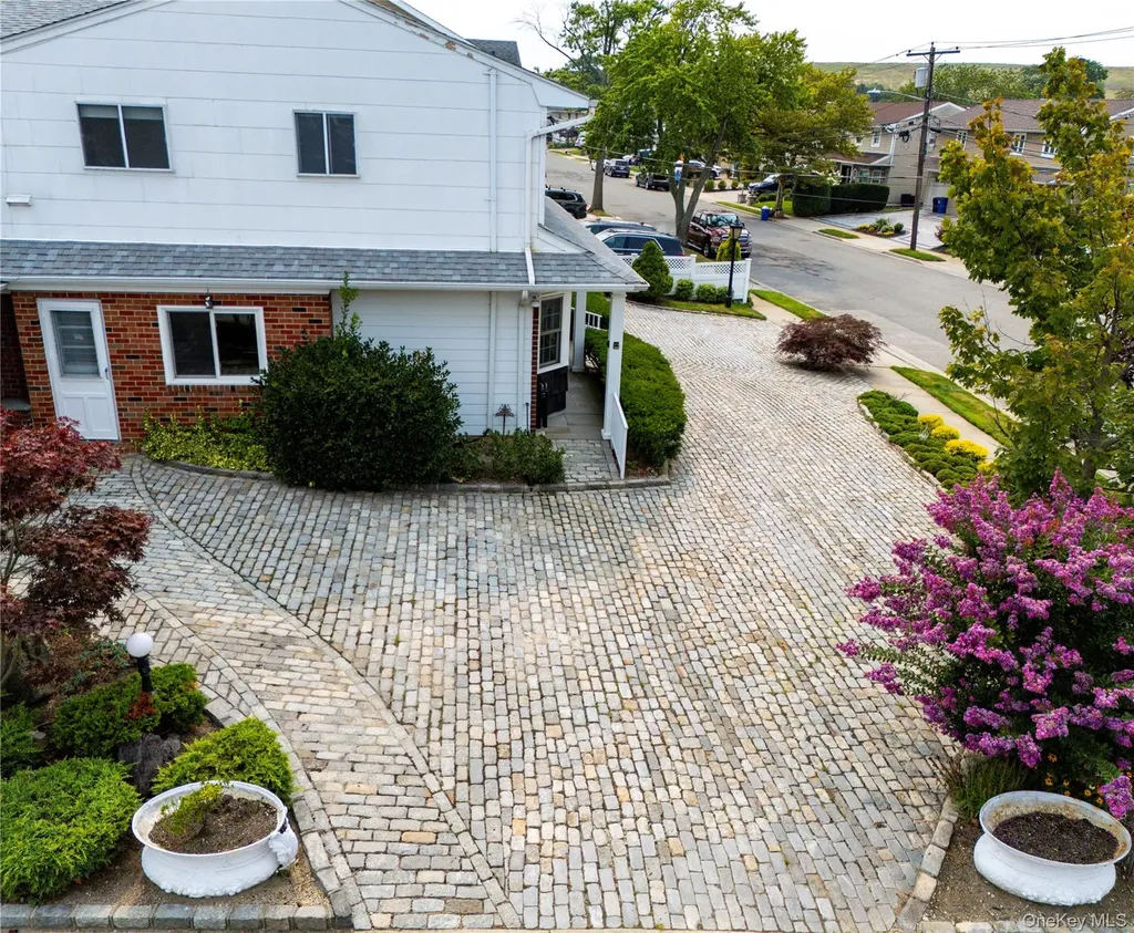3843 Sally Lane Oceanside NY 11572