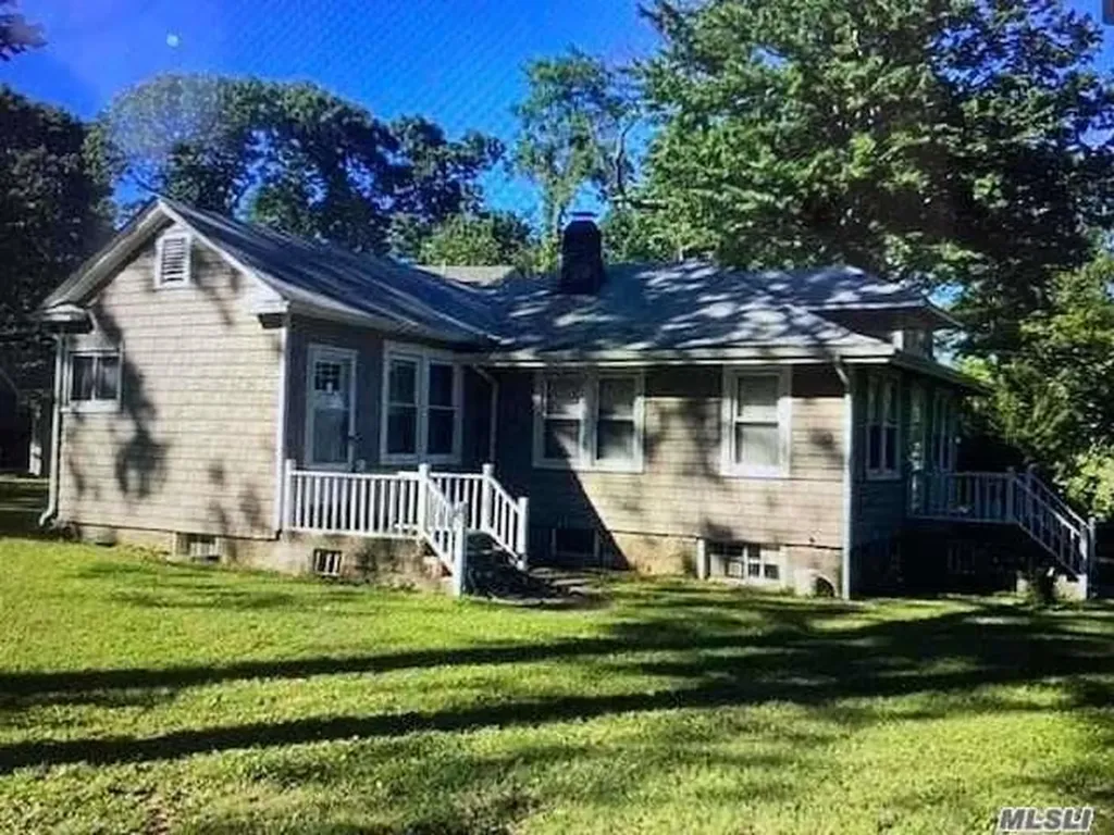 5 Thompson Hay Path Setauket NY 11733
