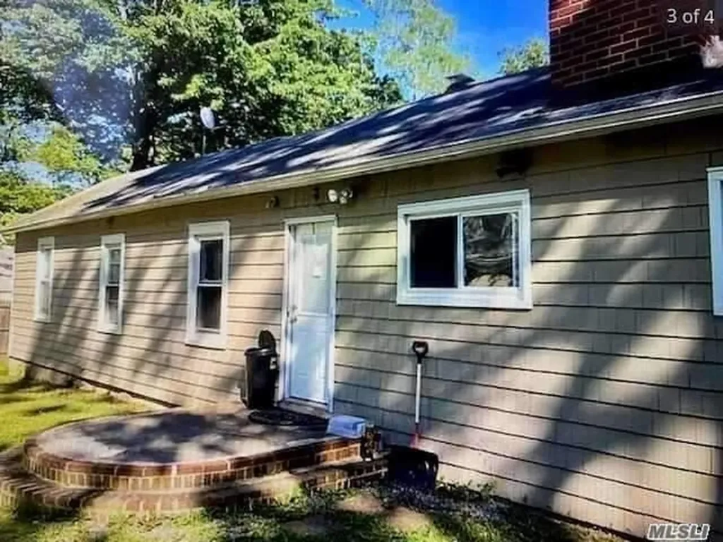 5 Thompson Hay Path Setauket NY 11733