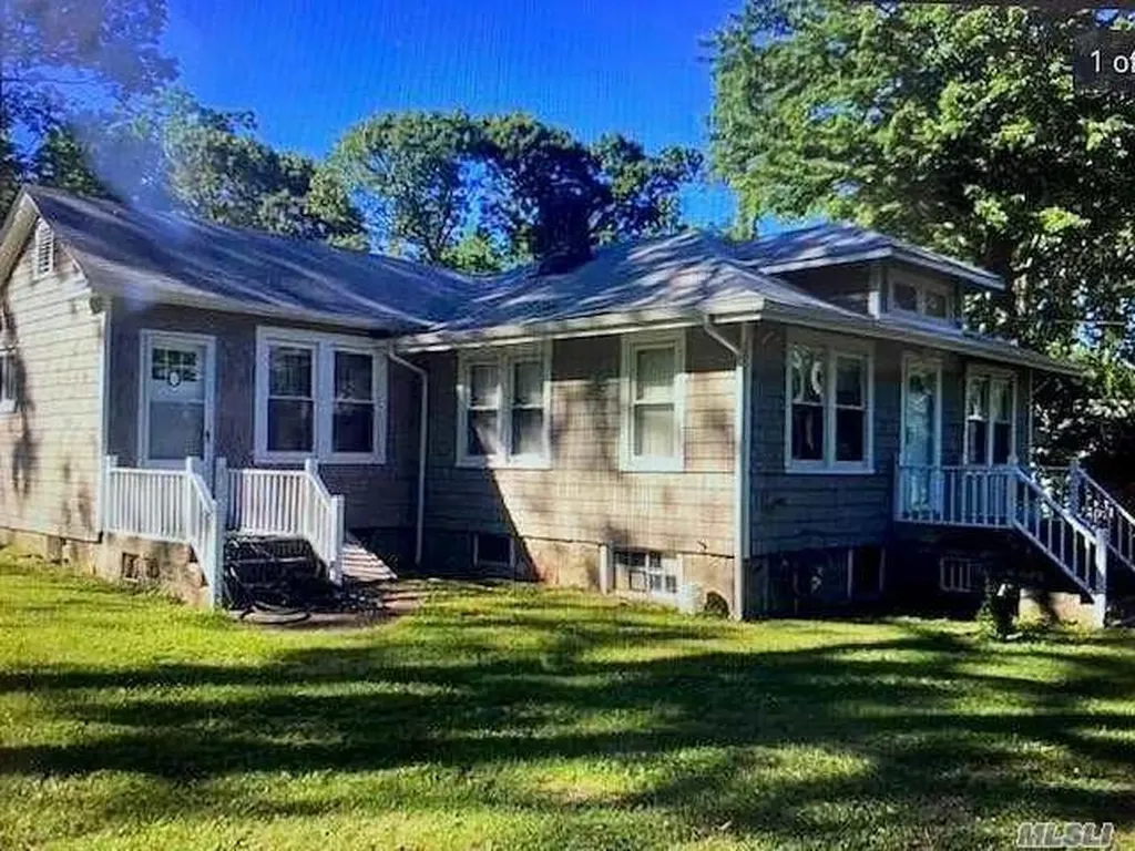 5 Thompson Hay Path Setauket NY 11733