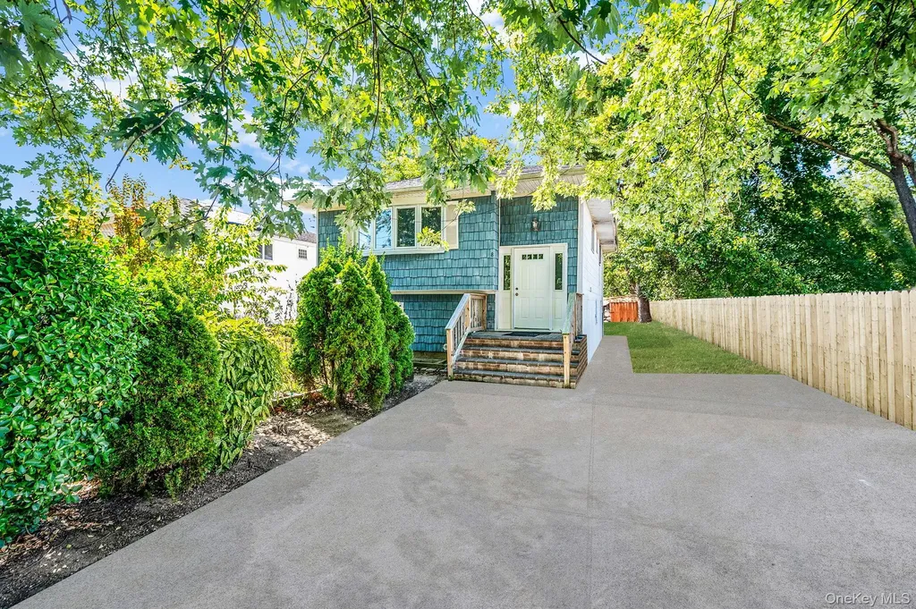 8 Willoughby Street Brentwood NY 11717
