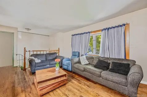 8 Willoughby Street Brentwood NY 11717
