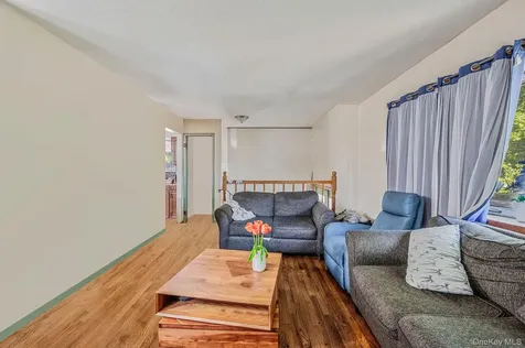 8 Willoughby Street Brentwood NY 11717