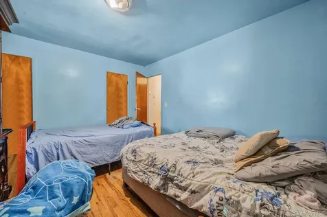 8 Willoughby Street Brentwood NY 11717