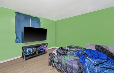 8 Willoughby Street Brentwood NY 11717