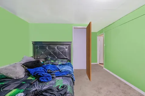 8 Willoughby Street Brentwood NY 11717
