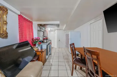 8 Willoughby Street Brentwood NY 11717