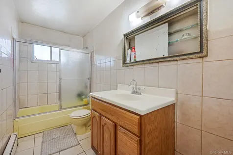 8 Willoughby Street Brentwood NY 11717