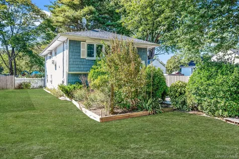 8 Willoughby Street Brentwood NY 11717