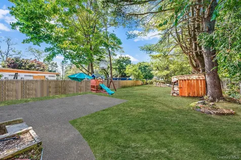 8 Willoughby Street Brentwood NY 11717