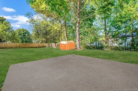 8 Willoughby Street Brentwood NY 11717