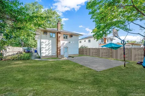 8 Willoughby Street Brentwood NY 11717