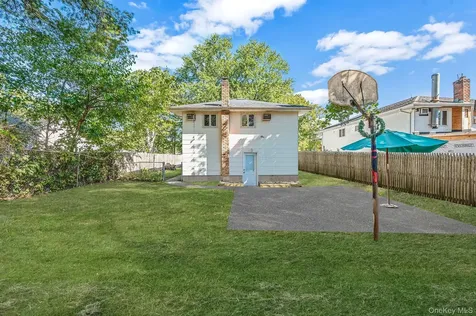 8 Willoughby Street Brentwood NY 11717