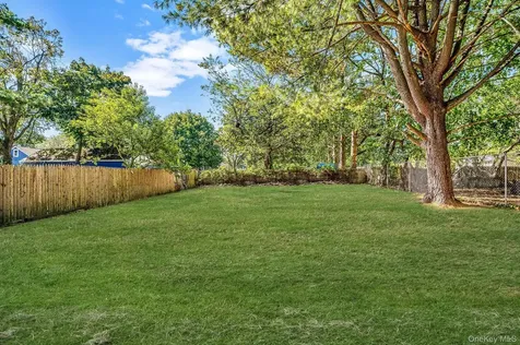 8 Willoughby Street Brentwood NY 11717