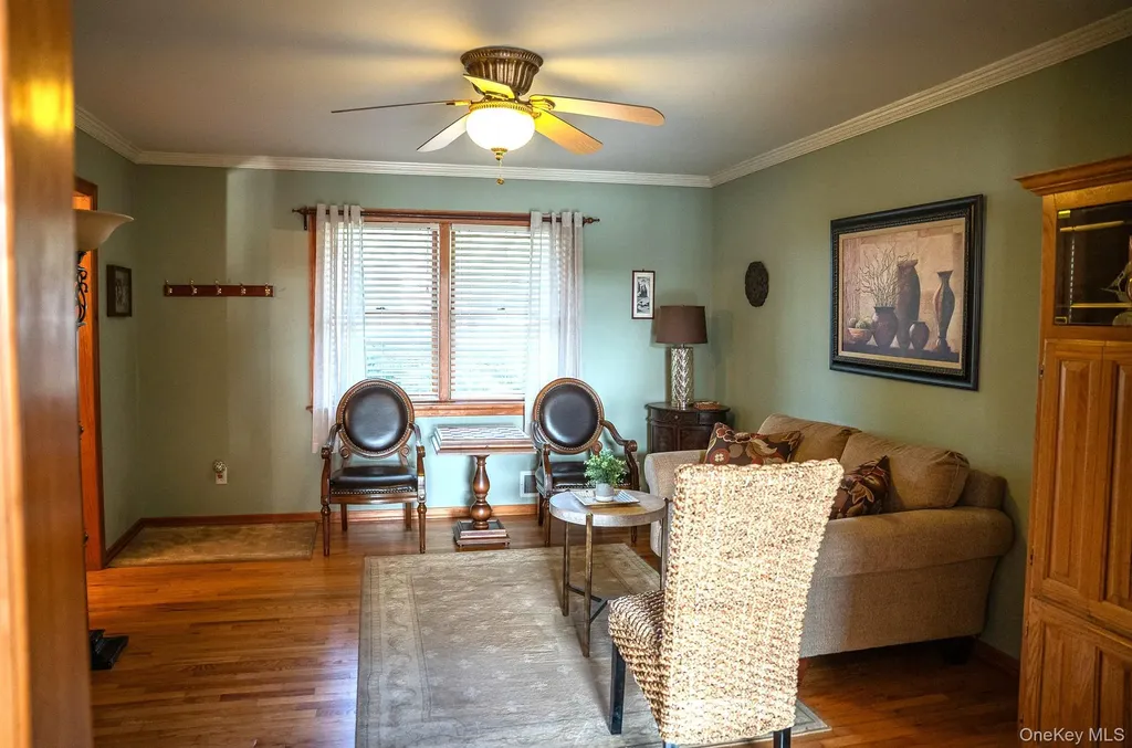 209 Blue Point Road Oakdale NY 11769