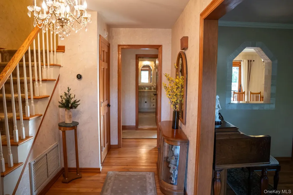 209 Blue Point Road Oakdale NY 11769