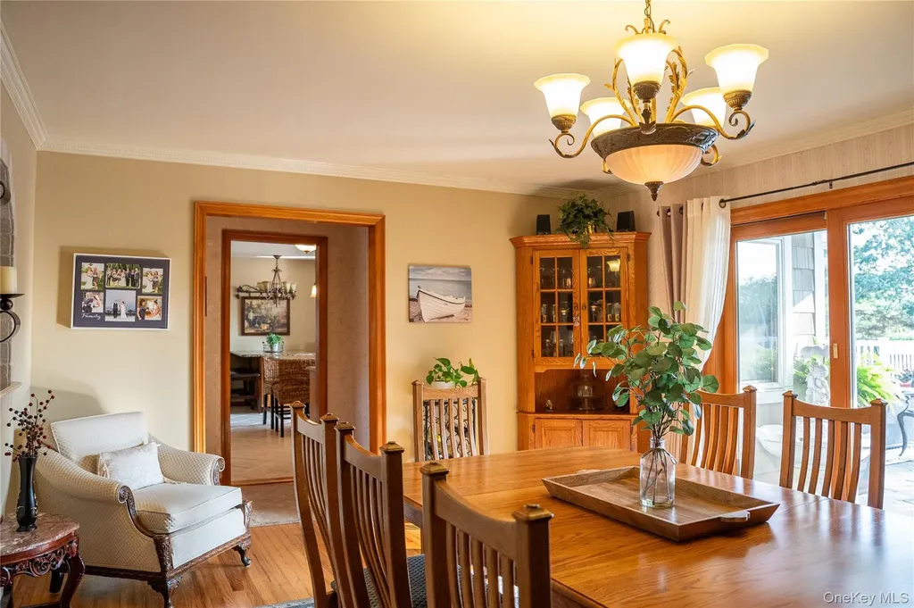 209 Blue Point Road Oakdale NY 11769