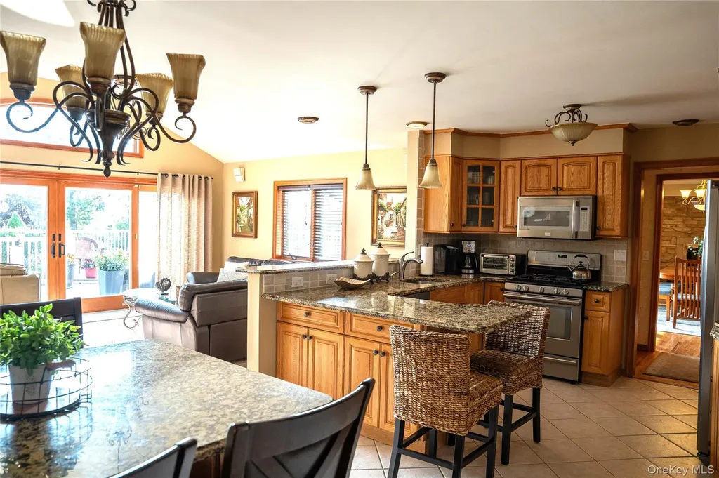 209 Blue Point Road Oakdale NY 11769