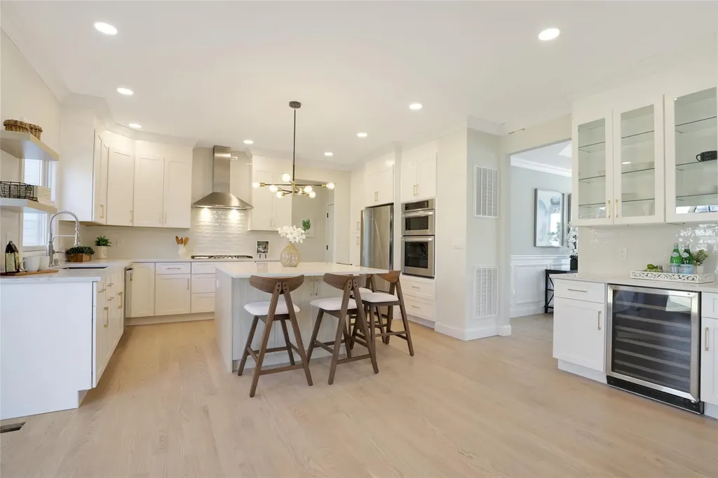 23 Belmont Circle Syosset NY 11791